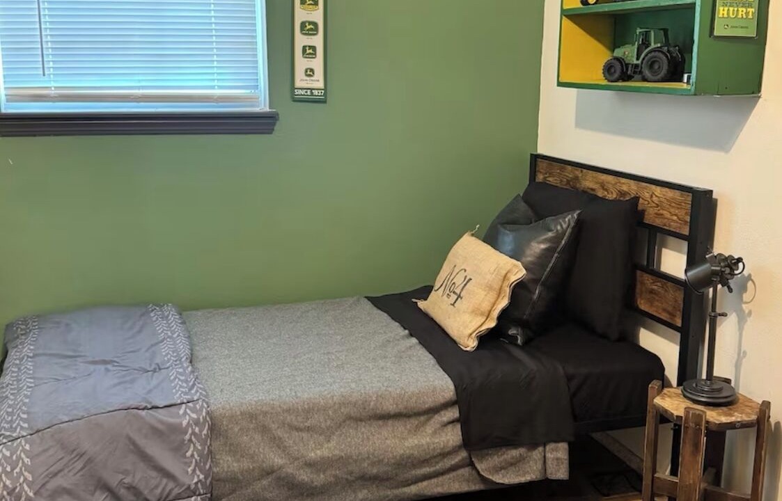 Photo of Bedroom in Clinton
