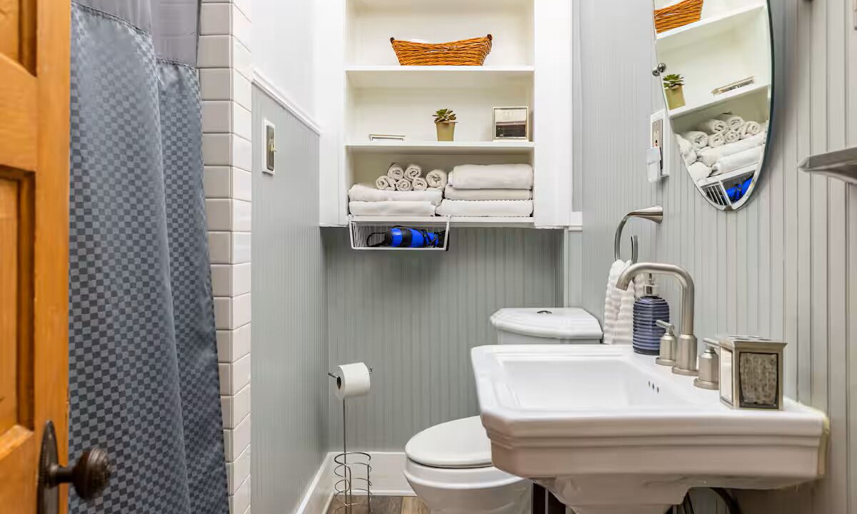 Photo of Bathroom in Mahncke Park