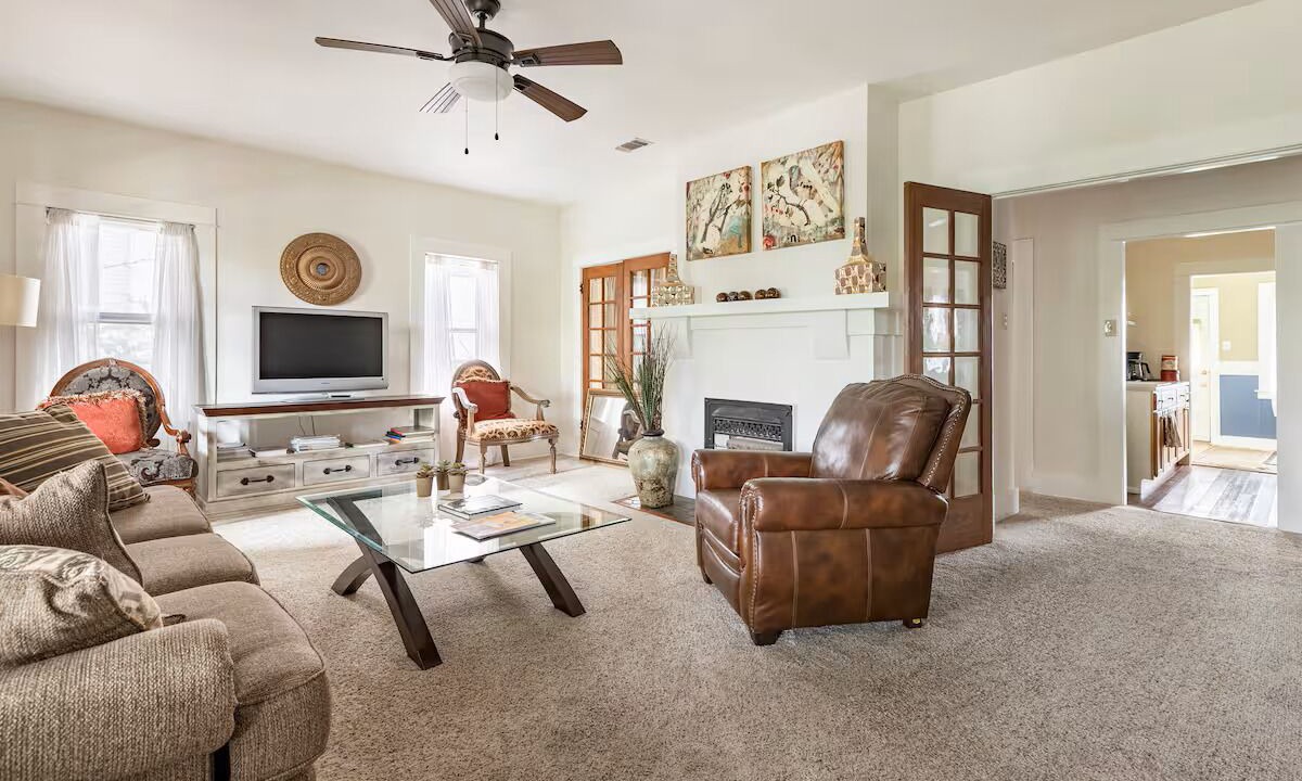 Photo of Livingroom in Mahncke Park
