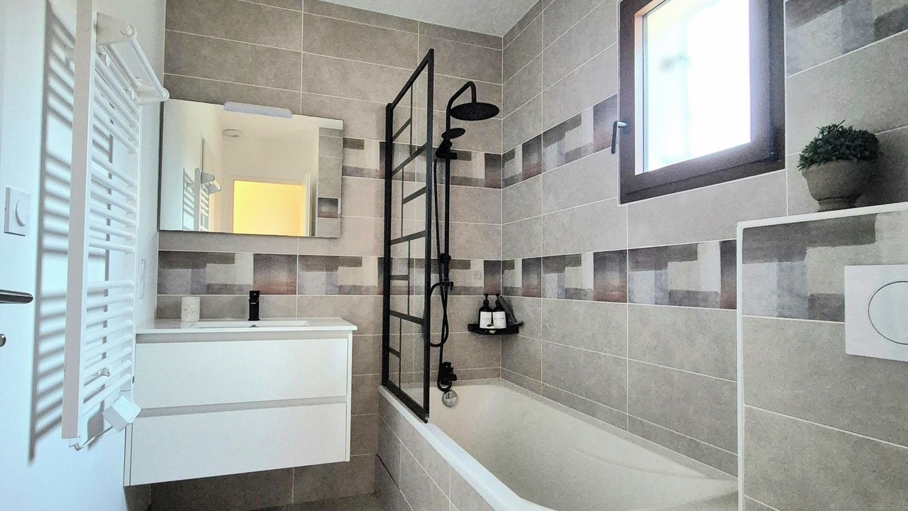 Photo of Bathroom in Le Somail