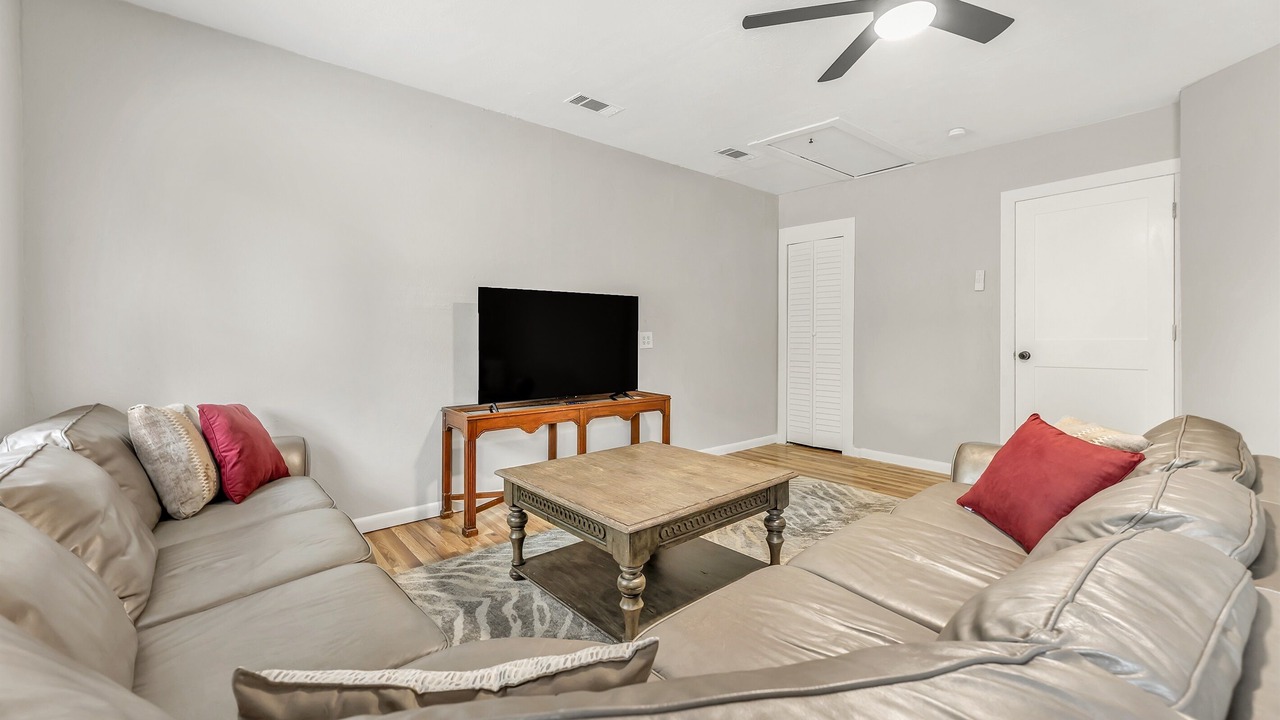 Photo of Livingroom in College Station