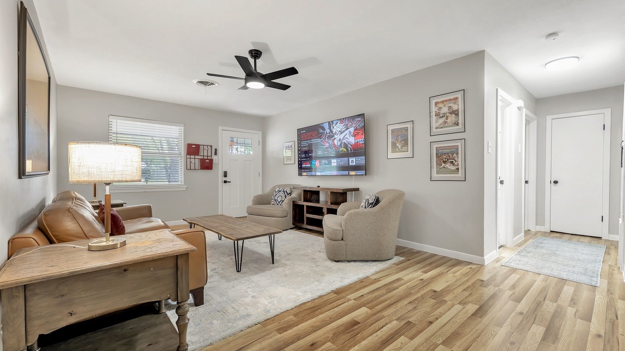 Photo of Livingroom in College Station