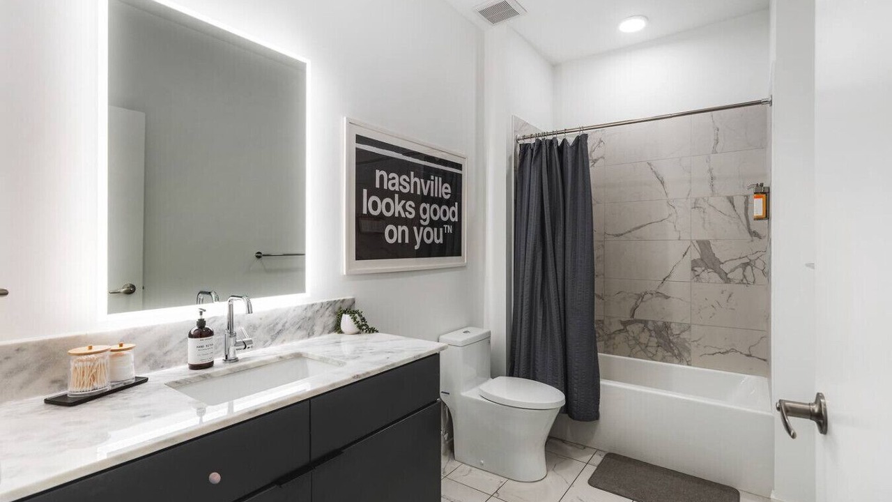 Photo of Bathroom in North Capitol