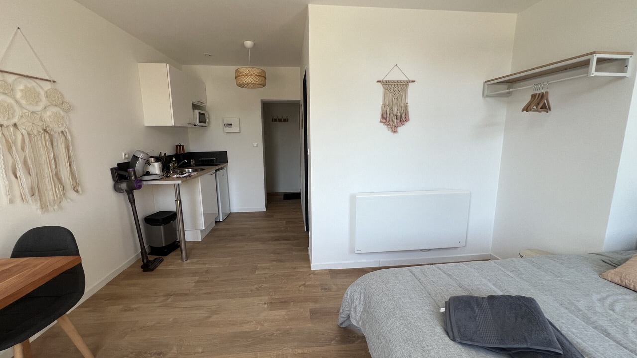 Photo of Bedroom in Lens