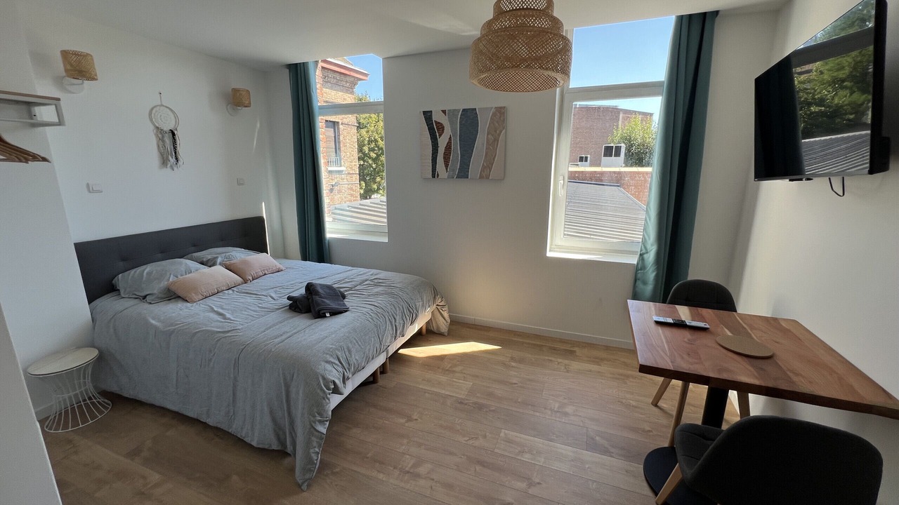 Photo of Bedroom in Lens