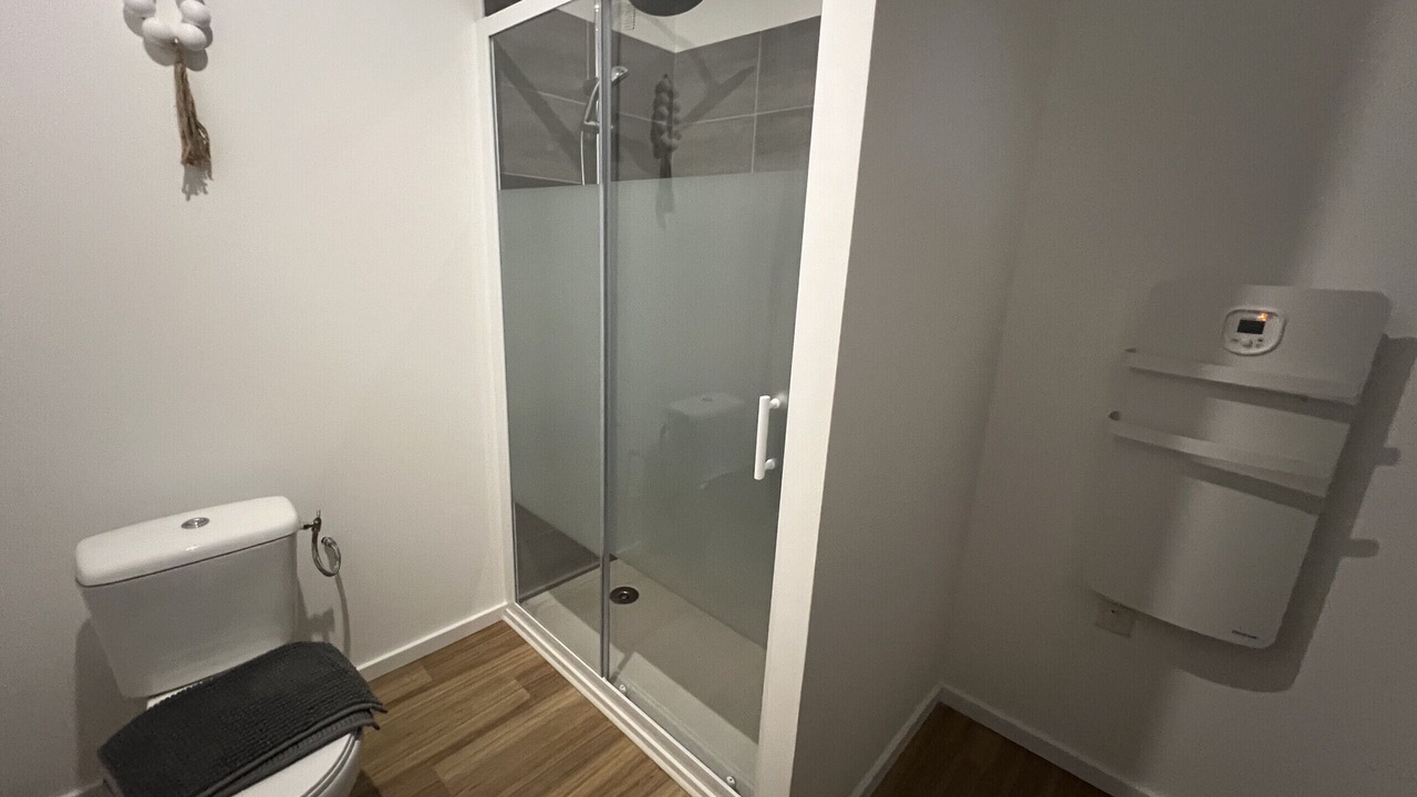 Photo of Bathroom in Lens