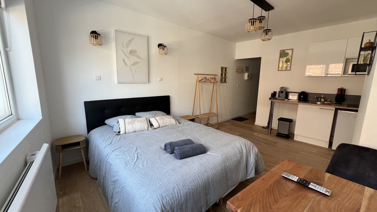 Photo of Bedroom in Lens