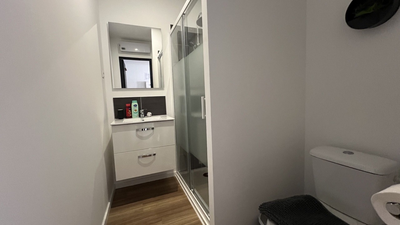 Photo of Bathroom in Lens