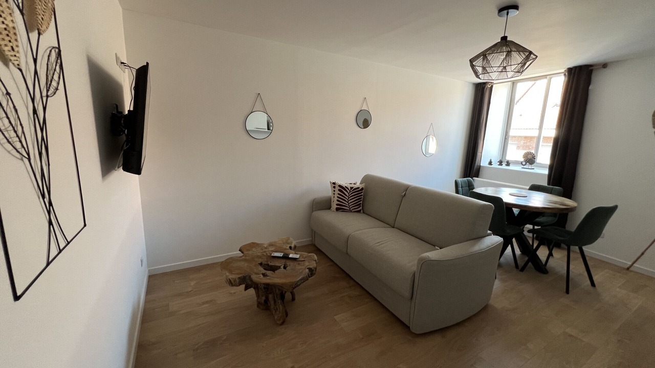 Photo of Livingroom in Lens