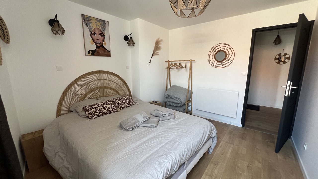 Photo of Bedroom in Lens