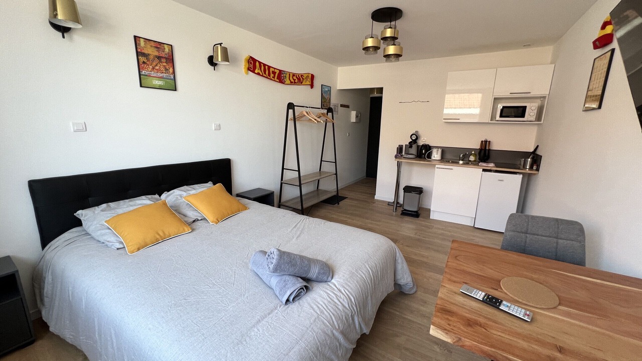 Photo of Bedroom in Lens