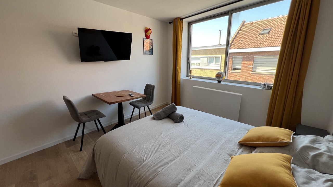 Photo of Bedroom in Lens