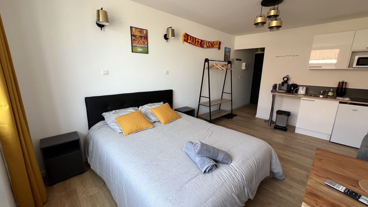 Photo of Bedroom in Lens