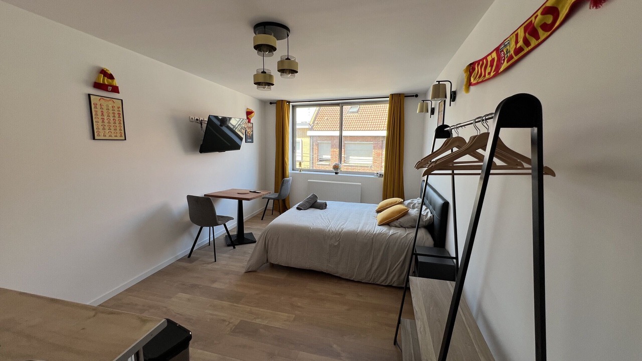 Photo of Bedroom in Lens