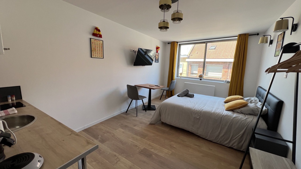 Photo of Bedroom in Lens