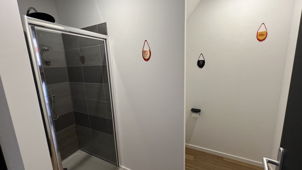 Photo of Bathroom in Lens