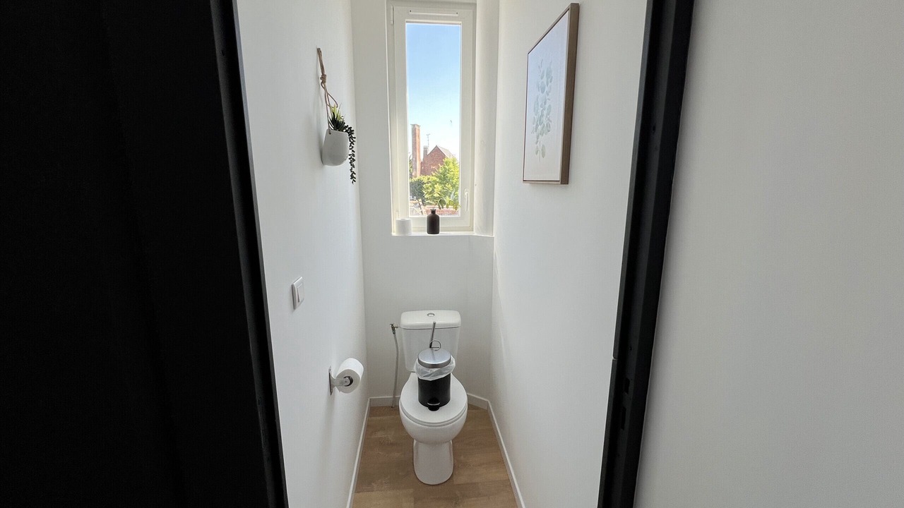 Photo of Bathroom in Lens