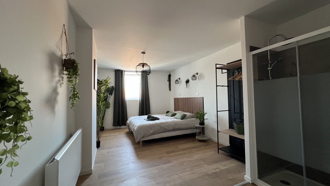 Photo of Bedroom in Lens