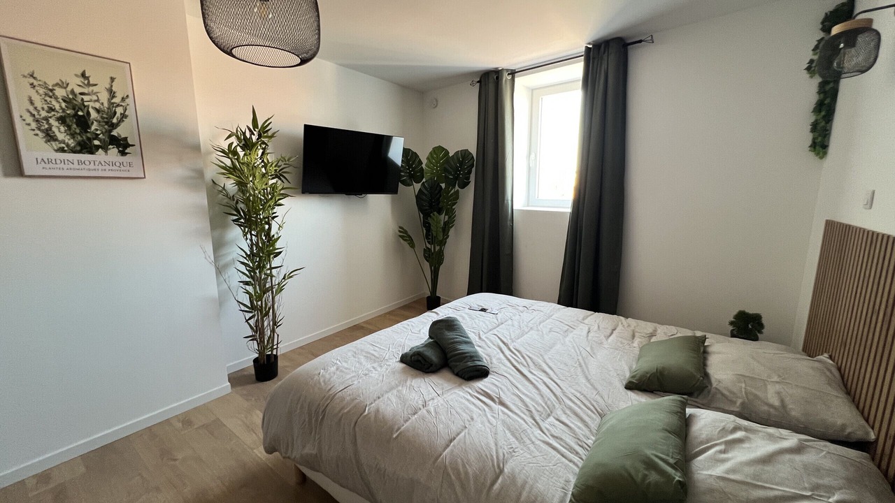 Photo of Bedroom in Lens