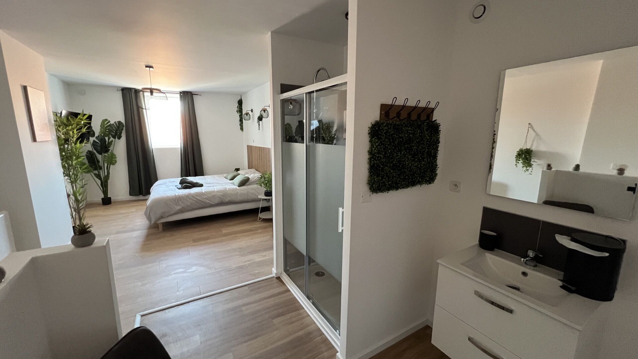 Photo of Bedroom in Lens