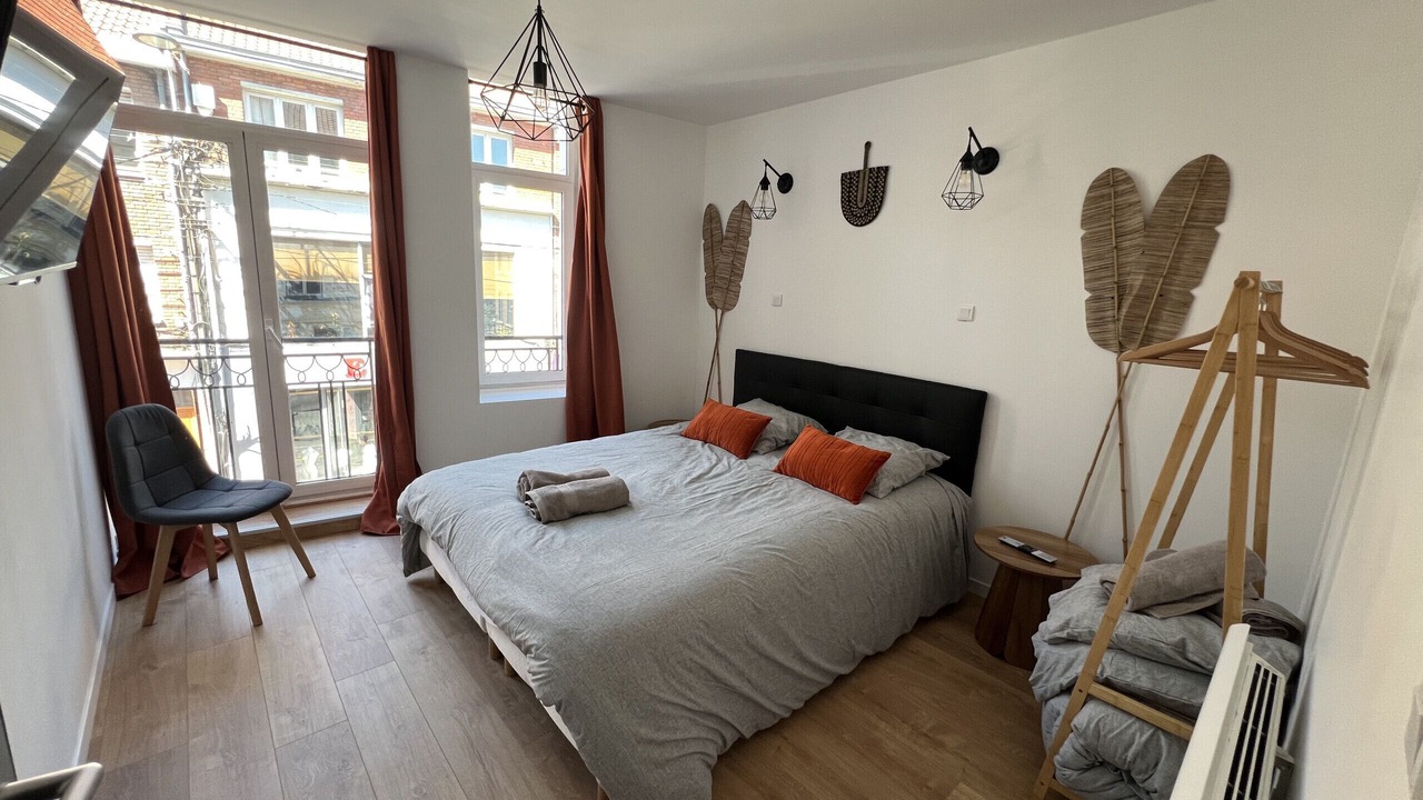 Photo of Bedroom in Lens