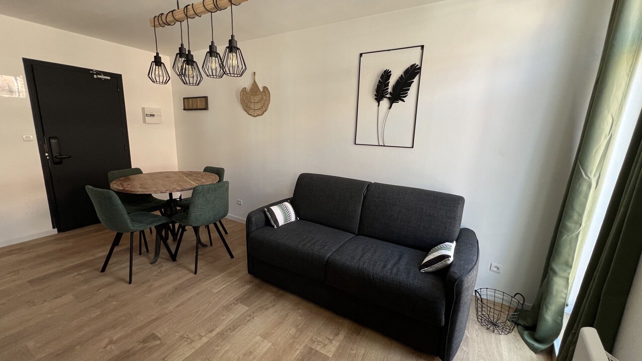 Photo of Livingroom in Lens