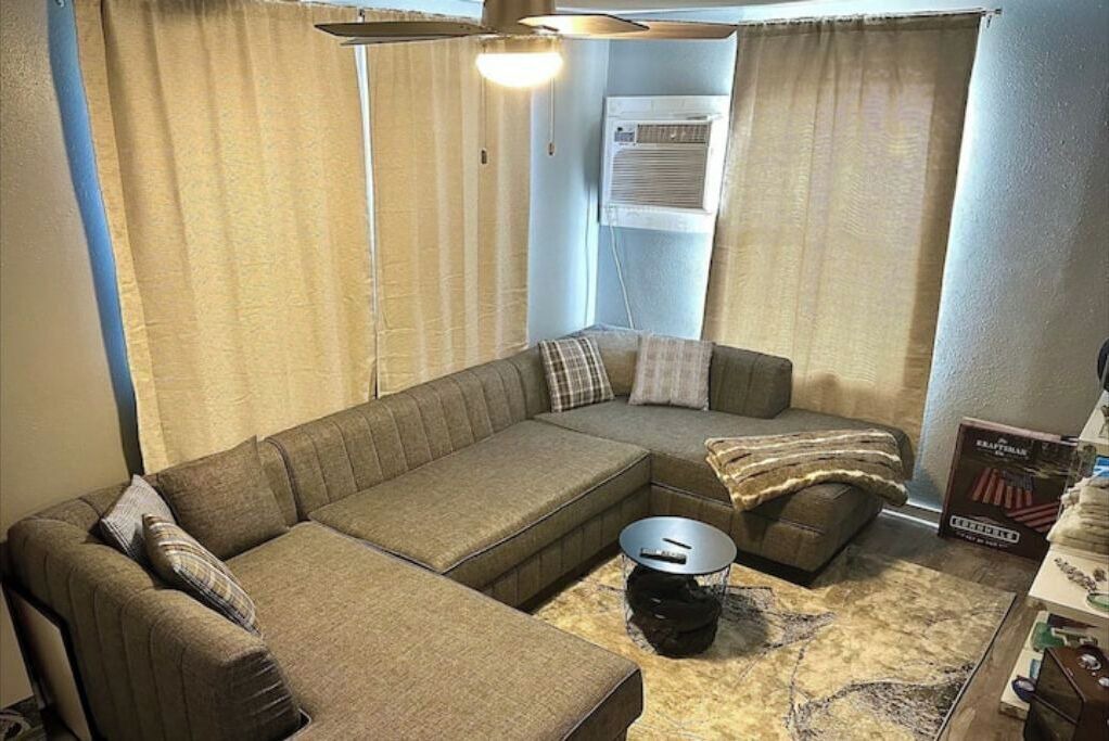 Photo of Livingroom in Bay City