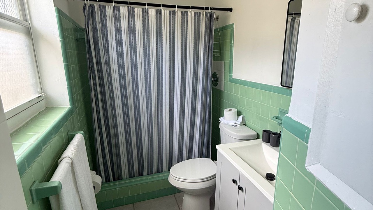 Photo of Bathroom in Hallandale Beach