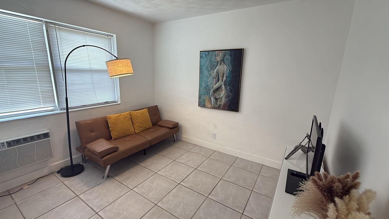 Photo of Livingroom in Hallandale Beach