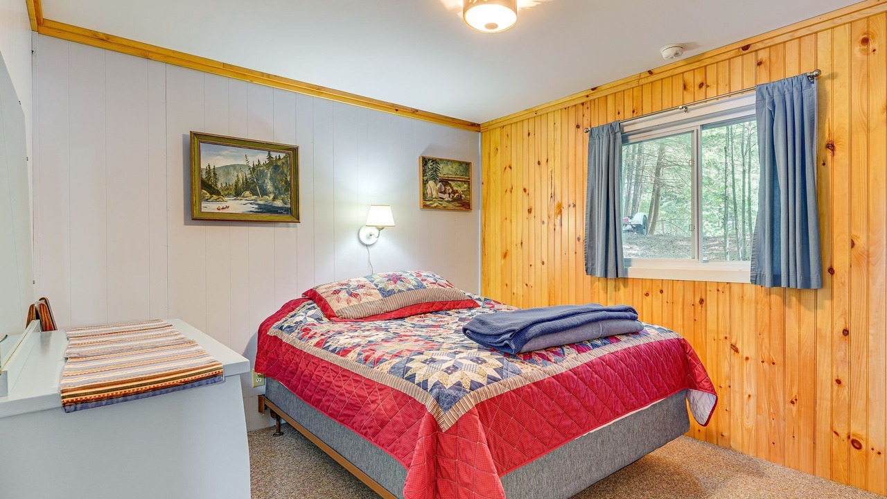 Photo of Bedroom in Inlet