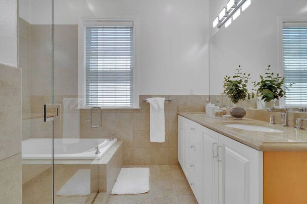 Photo of Bathroom in Lower Pacific Heights