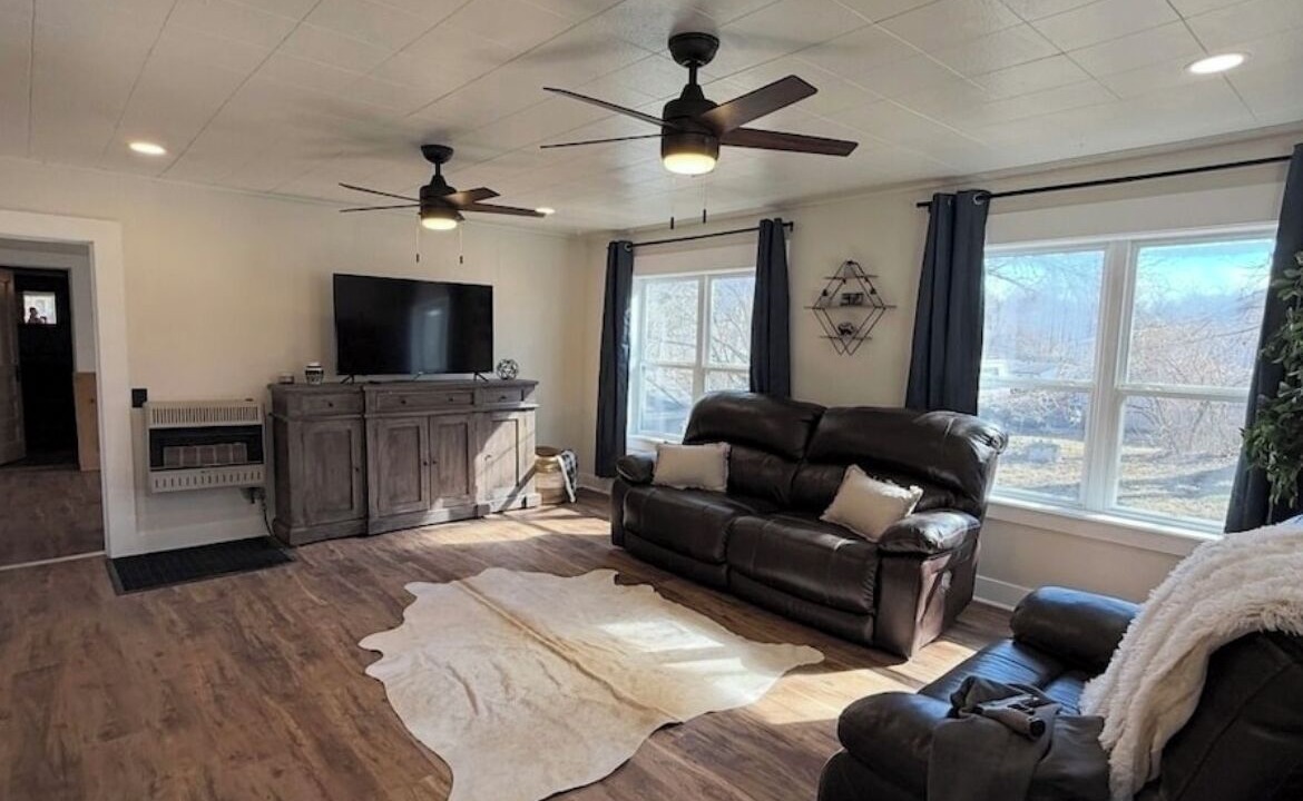 Photo of Livingroom in Eminence
