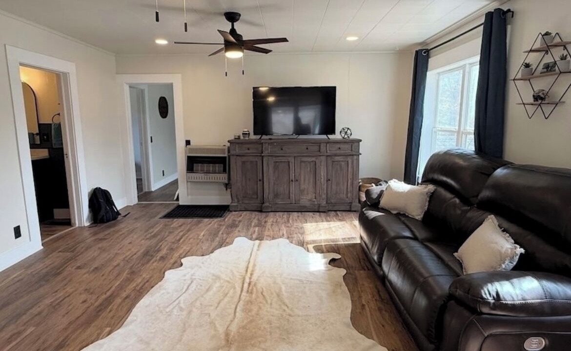 Photo of Livingroom in Eminence