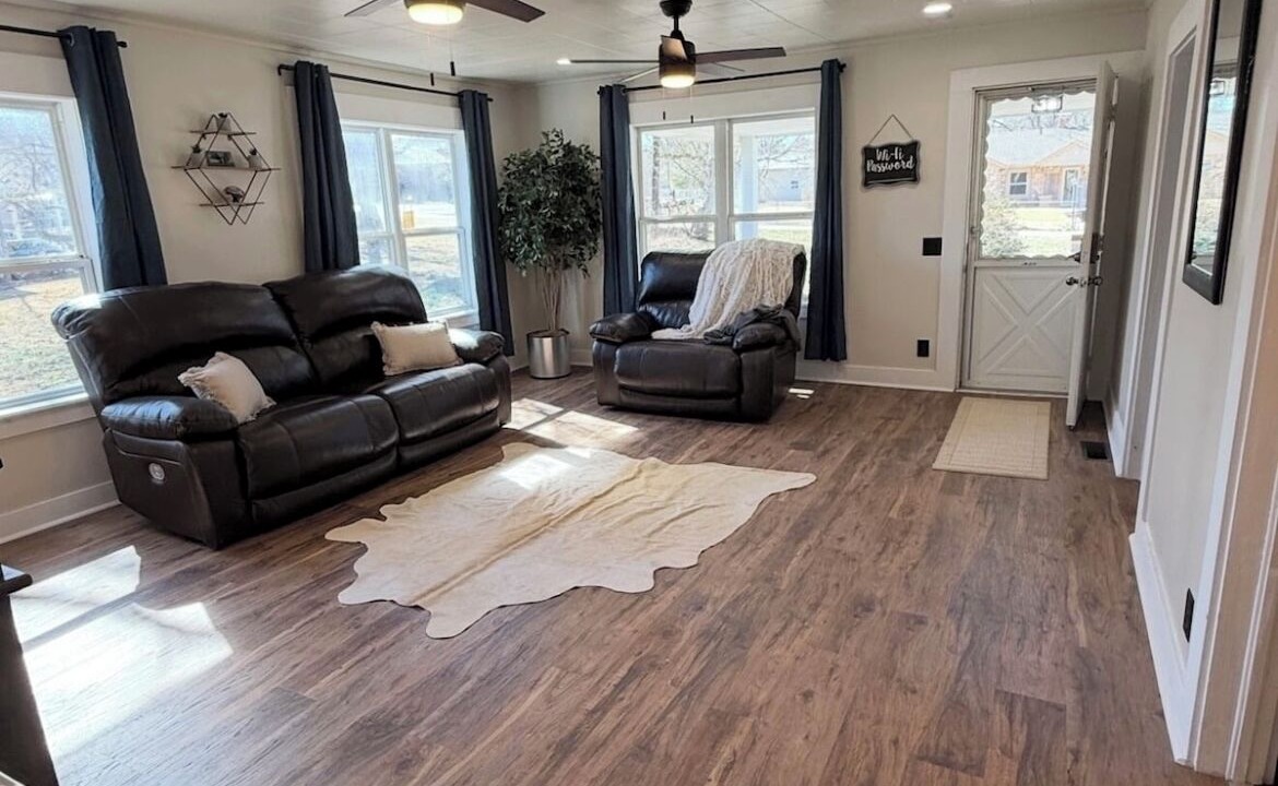 Photo of Livingroom in Eminence