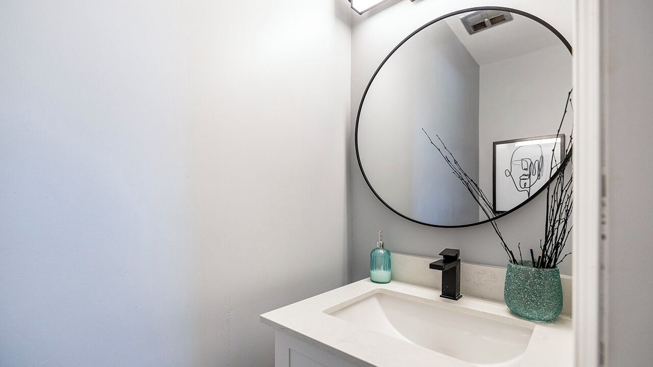 Photo of Bathroom in Lakeview