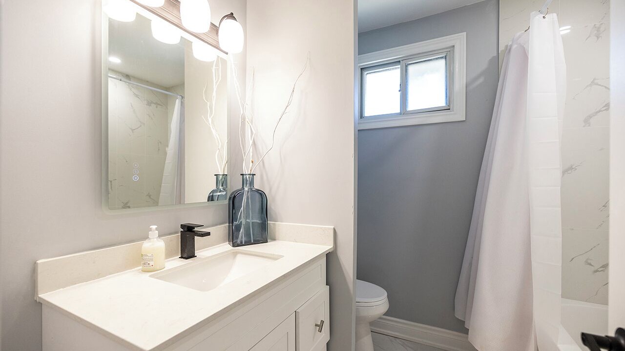 Photo of Bathroom in Lakeview