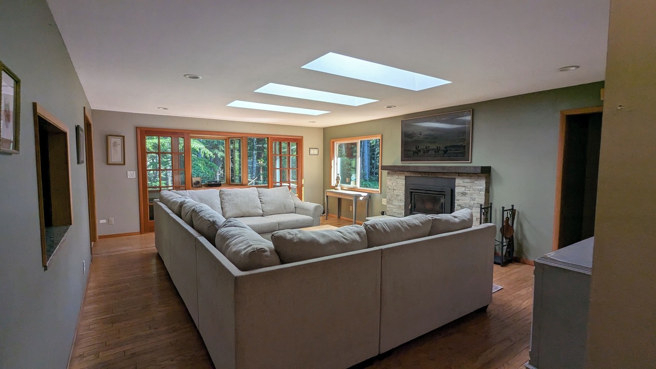Photo of Livingroom in Langley