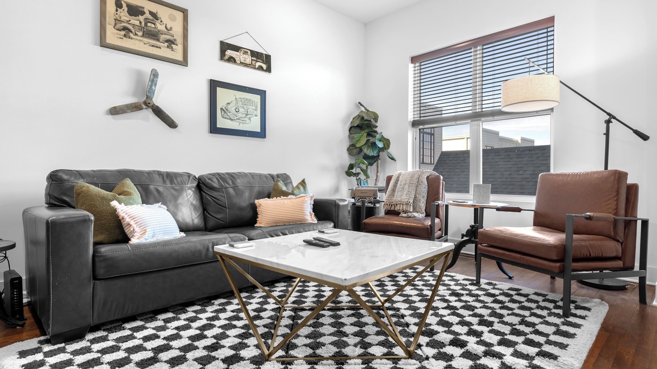 Photo of Livingroom in Hillsboro West End
