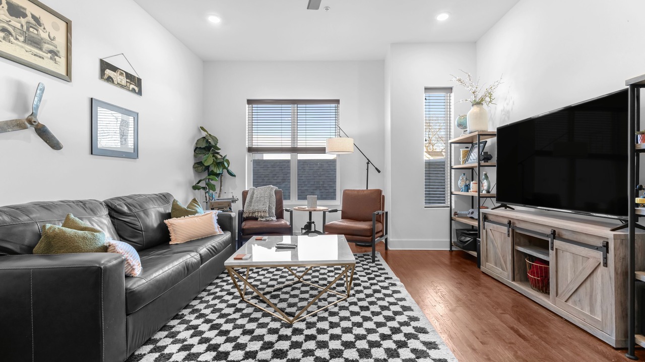 Photo of Livingroom in Hillsboro West End