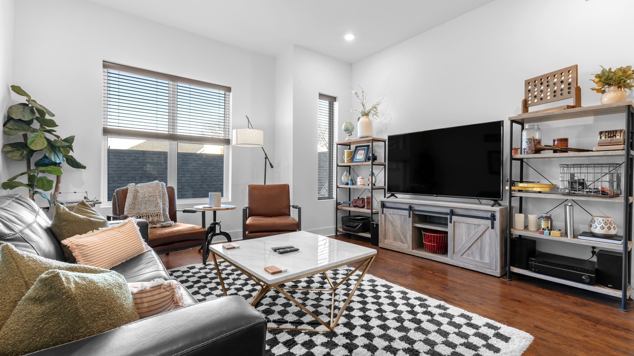 Photo of Livingroom in Hillsboro West End