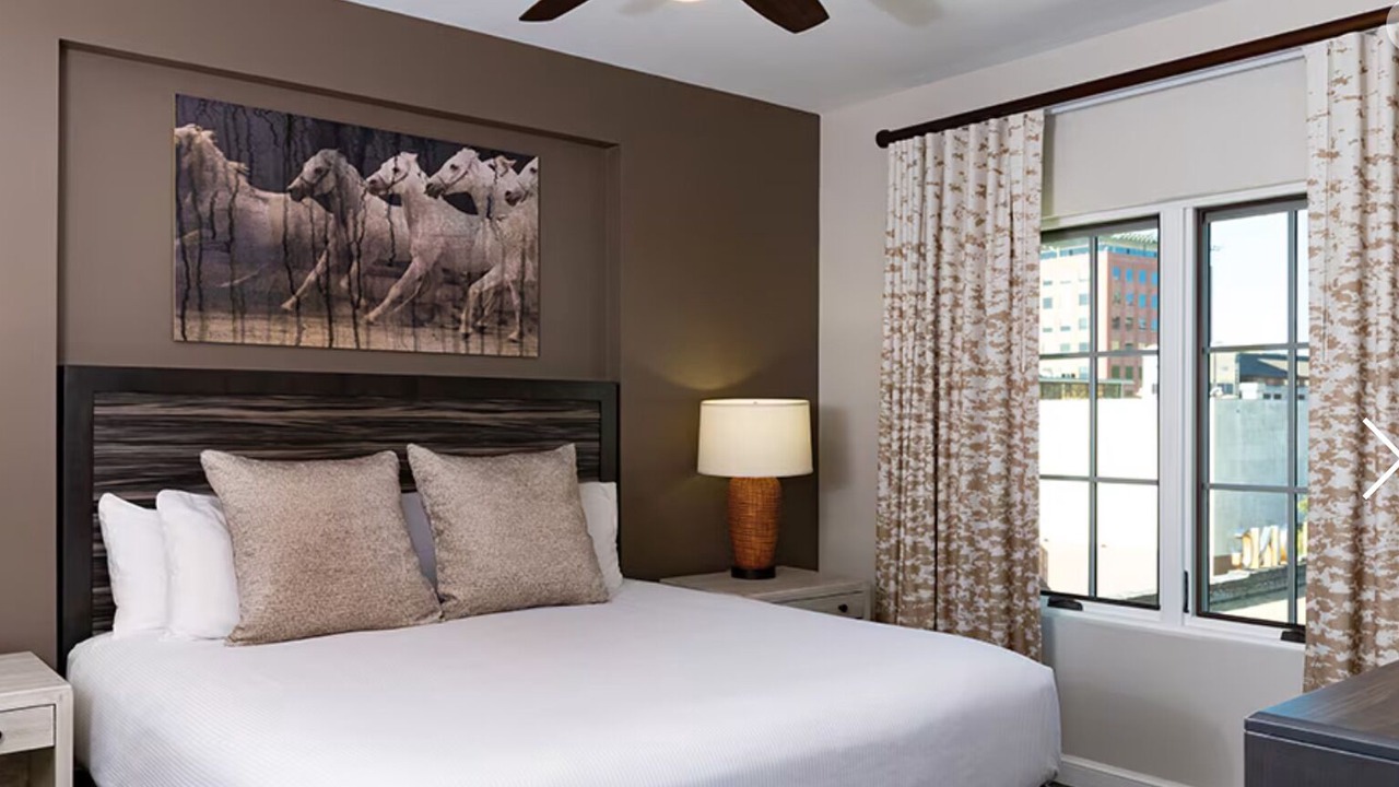 Photo of Bedroom in Main - Military Plaza