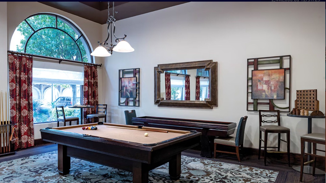 Photo of Bedroom in Main - Military Plaza