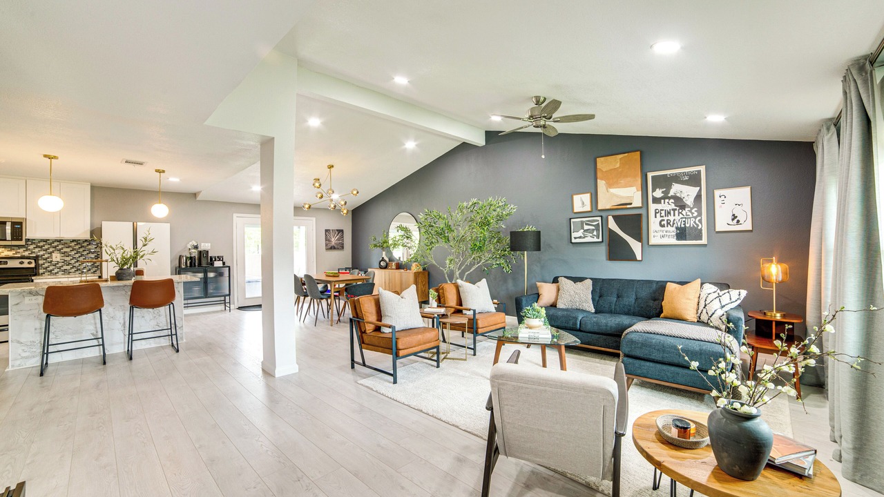 Photo of Livingroom in Original Town