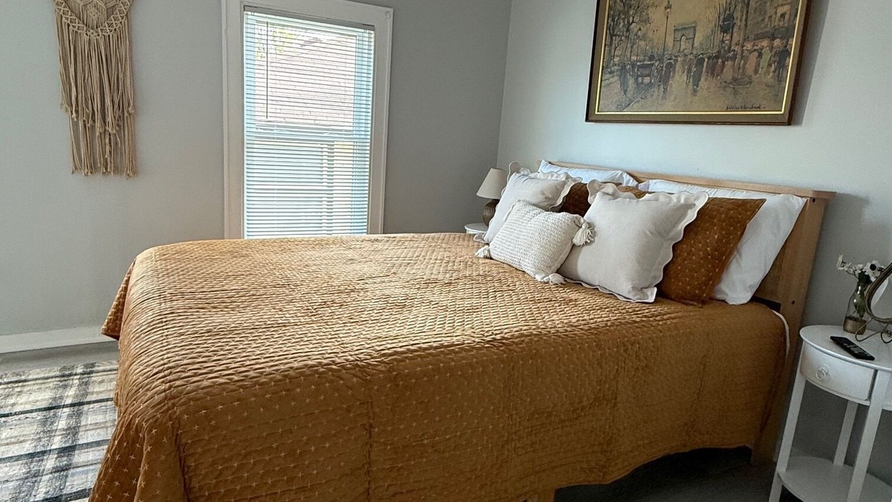 Photo of Bedroom in Lakeview