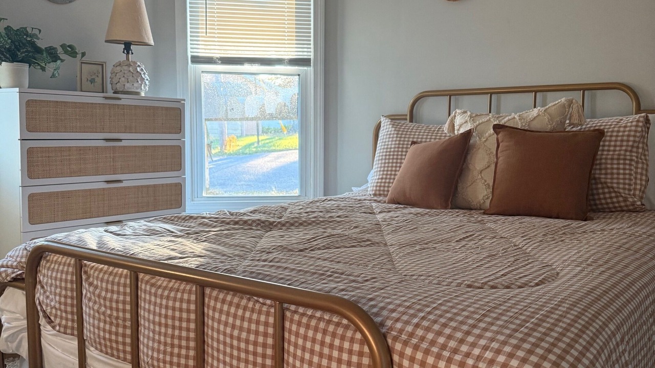 Photo of Bedroom in Lakeview