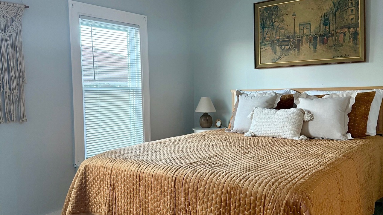 Photo of Bedroom in Lakeview