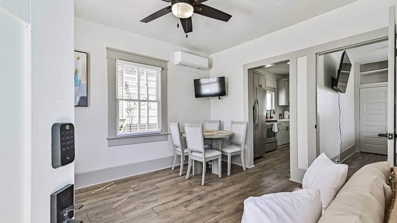 Photo of Livingroom in South Houston