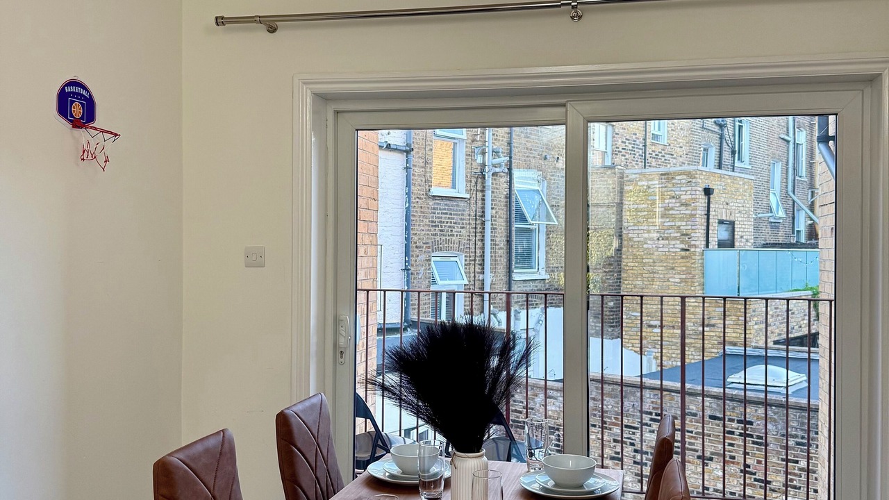 Photo of Others in Canonbury