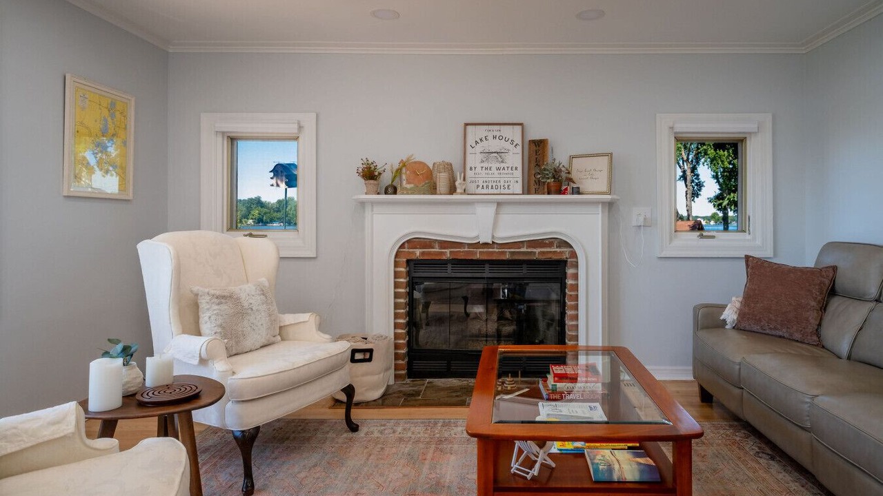 Photo of Livingroom in Fox Lake