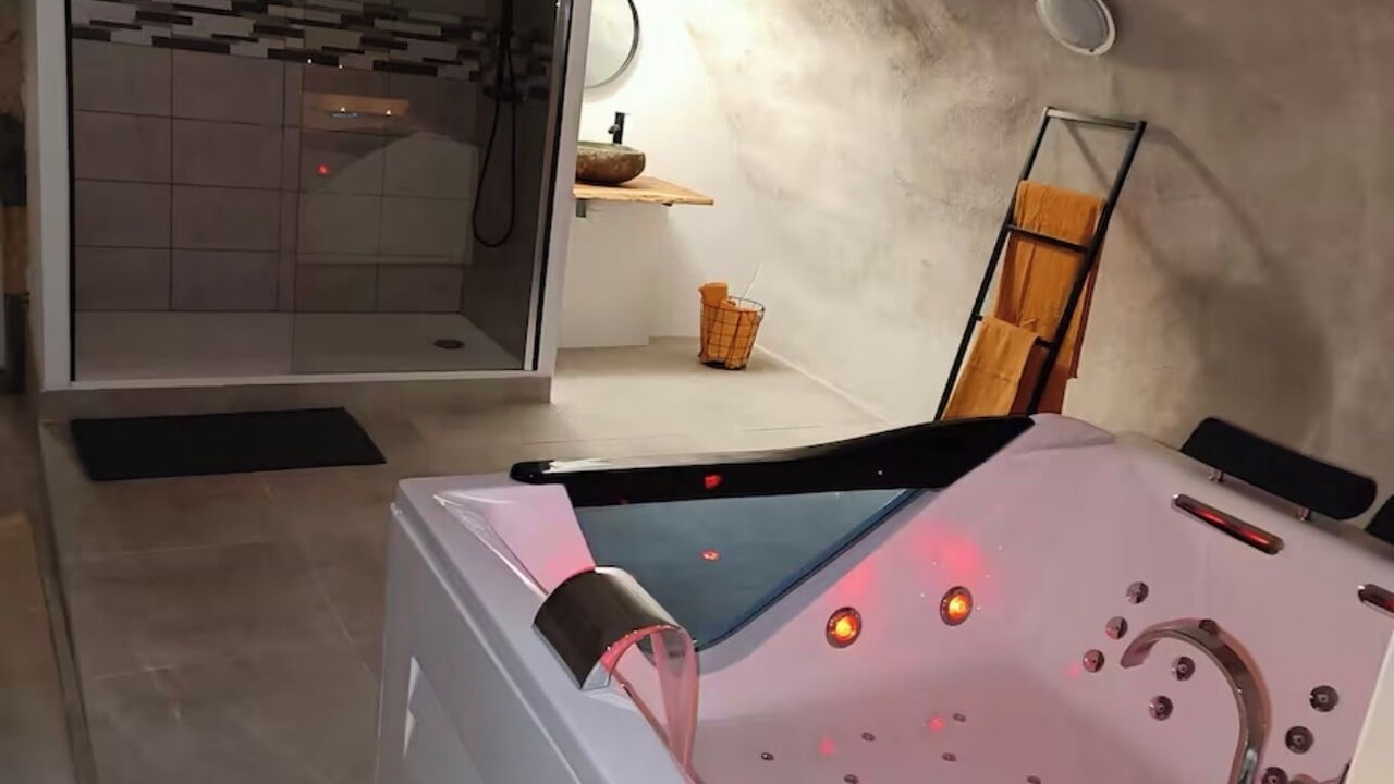 Photo of Bathroom in Dallet